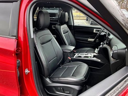 Certified 2022 Ford Explorer Limited w/ Equipment Group 301A image 7