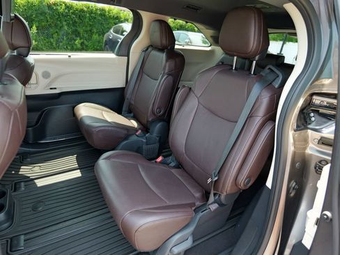 Used 2023 Toyota Sienna Platinum AWD/4WD image 28
