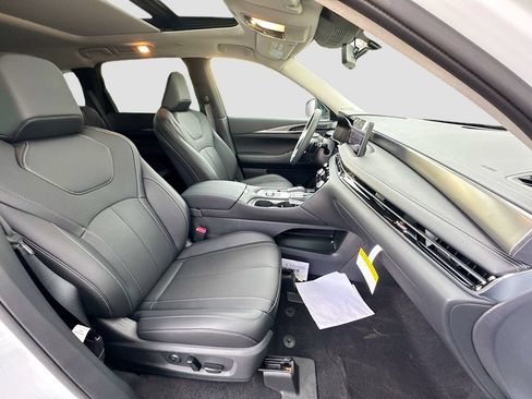 Certified 2026 INFINITI QX60 Luxe w/ Cargo Package FWD image 32