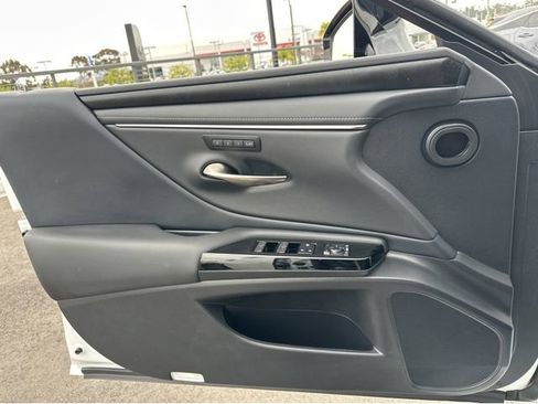 Certified 2025 Lexus ES 300h w/ Premium Package image 14