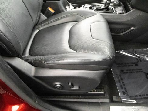 Used 2021 Jeep Cherokee Limited image 42