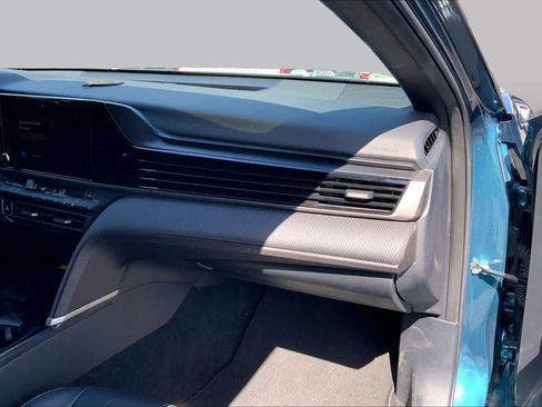 Used 2025 Toyota Camry SE FWD image 18