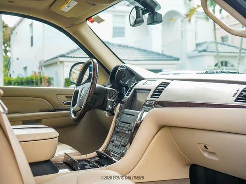 Used 2009 Cadillac Escalade AWD image 73