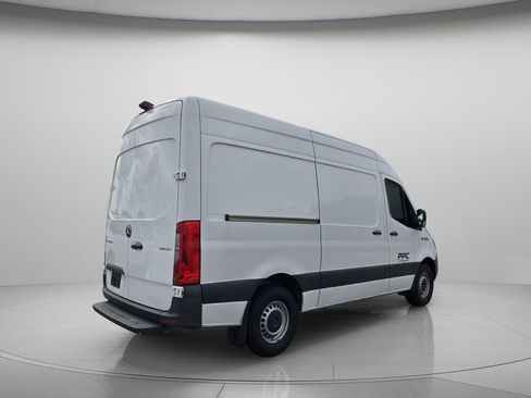Used 2023 Mercedes-Benz Sprinter 2500 image 5