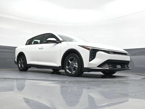 Used 2025 Kia K4 FWD image 32