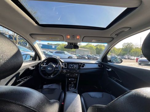 Used 2017 Kia Niro EX FWD image 14