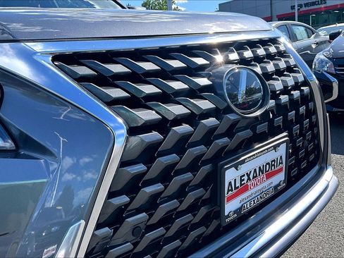Used 2022 Lexus GX 460 Premium w/ Accessory Package AWD/4WD image 29