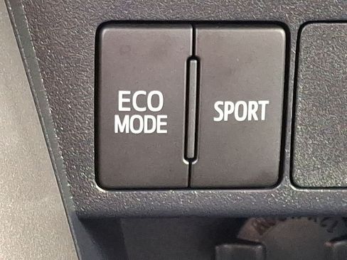 Used 2018 Toyota RAV4 XLE AWD/4WD image 24