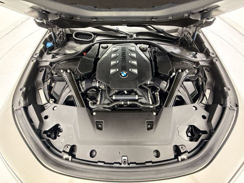 Certified 2023 BMW 760i xDrive AWD/4WD image 28