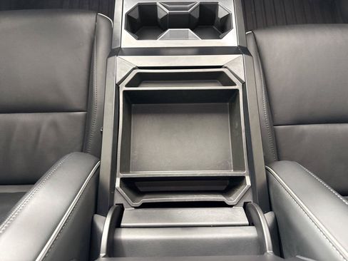 Used 2024 Tesla Cybertruck AWD Crew Cab image 29