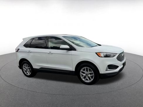 Used 2024 Ford Edge SEL image 2