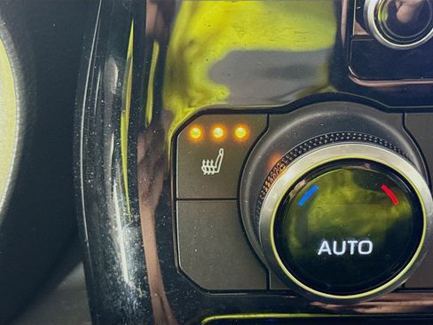 Certified 2023 Toyota Highlander XLE image 21