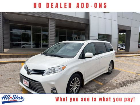 Used 2018 Toyota Sienna XLE w/ XLE Navigation Package FWD image 1