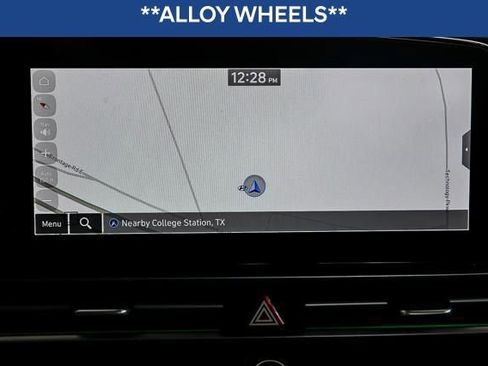 Used 2024 Hyundai Elantra SEL w/ Convenience Package image 17