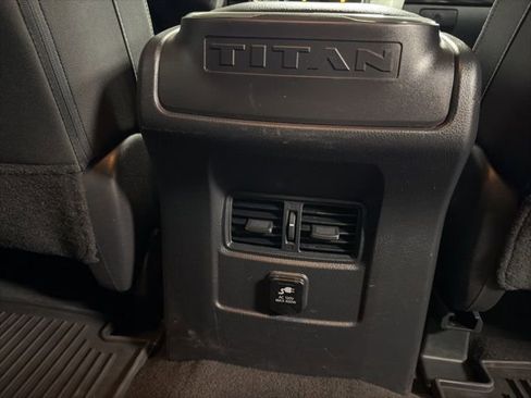 Used 2018 Nissan Titan SV w/ SV Convenience Package image 31