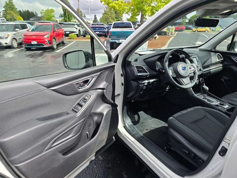 Used 2020 Subaru Forester Premium AWD/4WD image 7