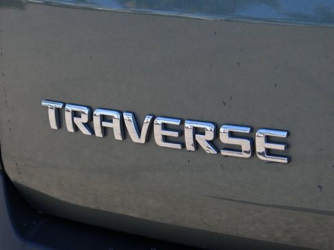 Used 2022 Chevrolet Traverse LT image 50