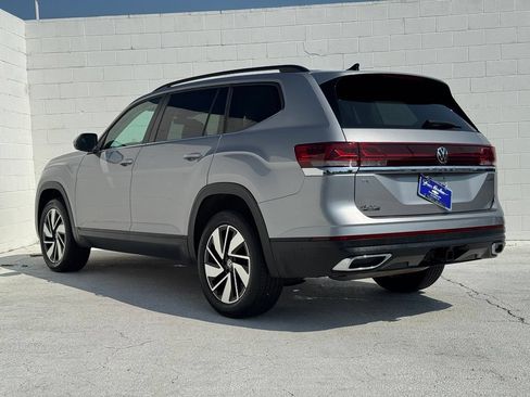 Used 2025 Volkswagen Atlas SE AWD/4WD image 11
