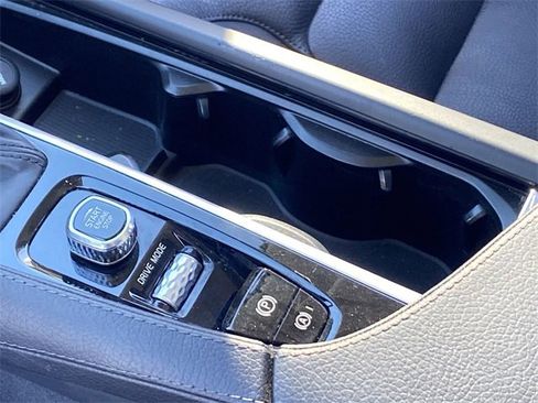 Used 2020 Volvo XC90 T6 Momentum image 33