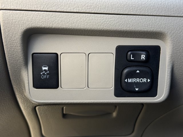 Used 2013 Toyota Corolla LE FWD image 19