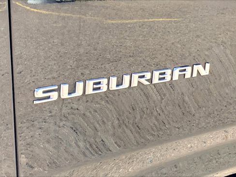 Used 2022 Chevrolet Suburban LT AWD/4WD image 31