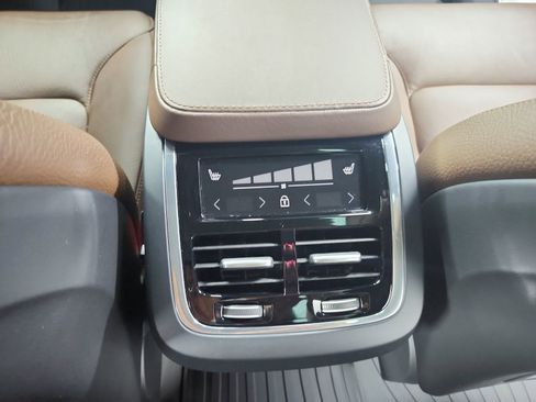 Used 2024 Volvo XC90 B5 Plus w/ Protection Package Premier image 40