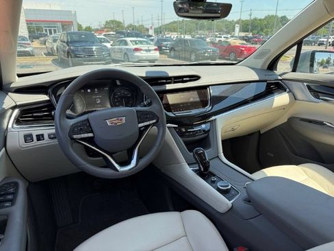 Used 2024 Cadillac XT6 Premium Luxury w/ Technology Package AWD/4WD image 17
