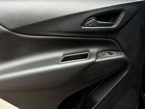 Used 2019 Chevrolet Equinox LT w/ Driver Convenience Package image 18