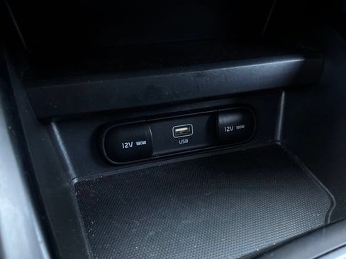 Used 2025 Kia Soul LX w/ LX Technology Package FWD image 25