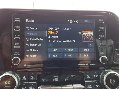 Used 2022 Toyota Highlander XLE AWD/4WD image 25