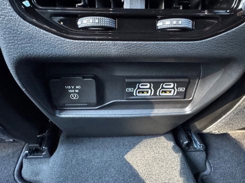 New 2025 Jeep Grand Cherokee Altitude image 16