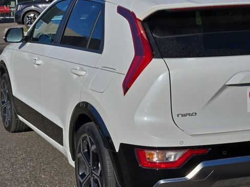 Used 2023 Kia Niro EX Touring image 7