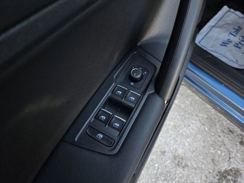 Used 2019 Volkswagen Tiguan SE image 10