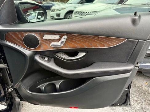 Used 2021 Mercedes-Benz GLC 300 w/ Premium Package image 28