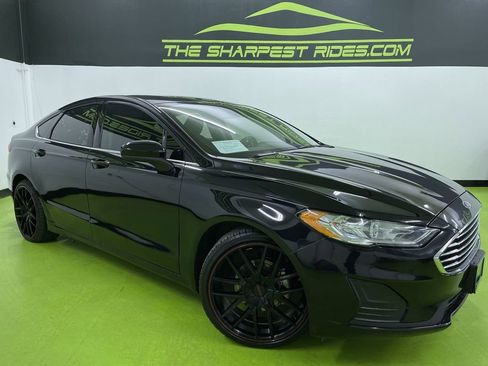 Used 2020 Ford Fusion SE image 1