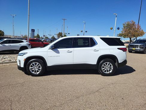 Used 2023 Chevrolet Traverse LS image 5