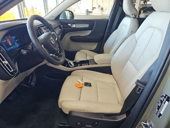 Used 2023 Volvo XC40 B5 Ultimate w/ Protection Package Premier AWD/4WD image 11