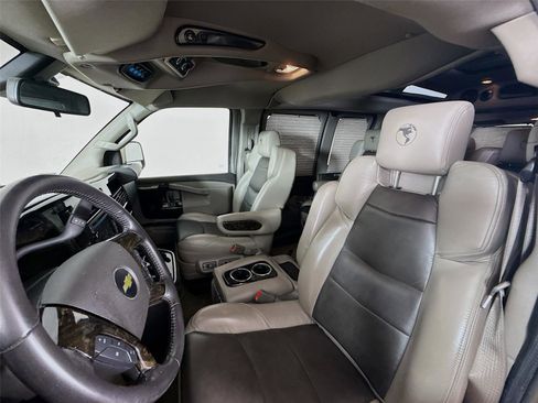 Used 2021 Chevrolet Express 2500 RWD image 2