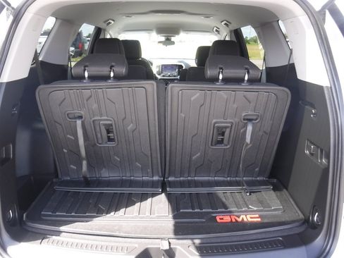 Used 2022 GMC Acadia SLE w/ LPO, Floor Liner Package FWD image 7