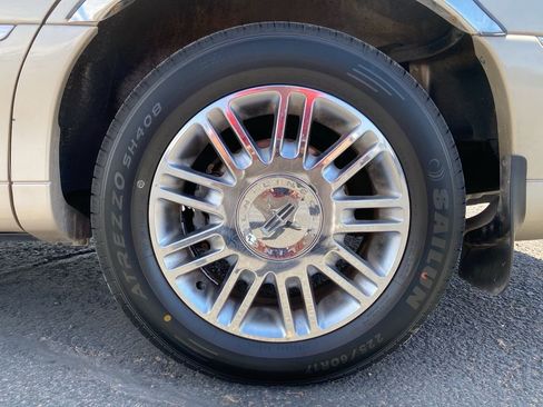 Used 2008 Lincoln Town Car Signature Limited RWD image 14