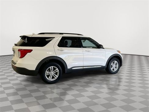 Used 2022 Ford Explorer XLT image 11