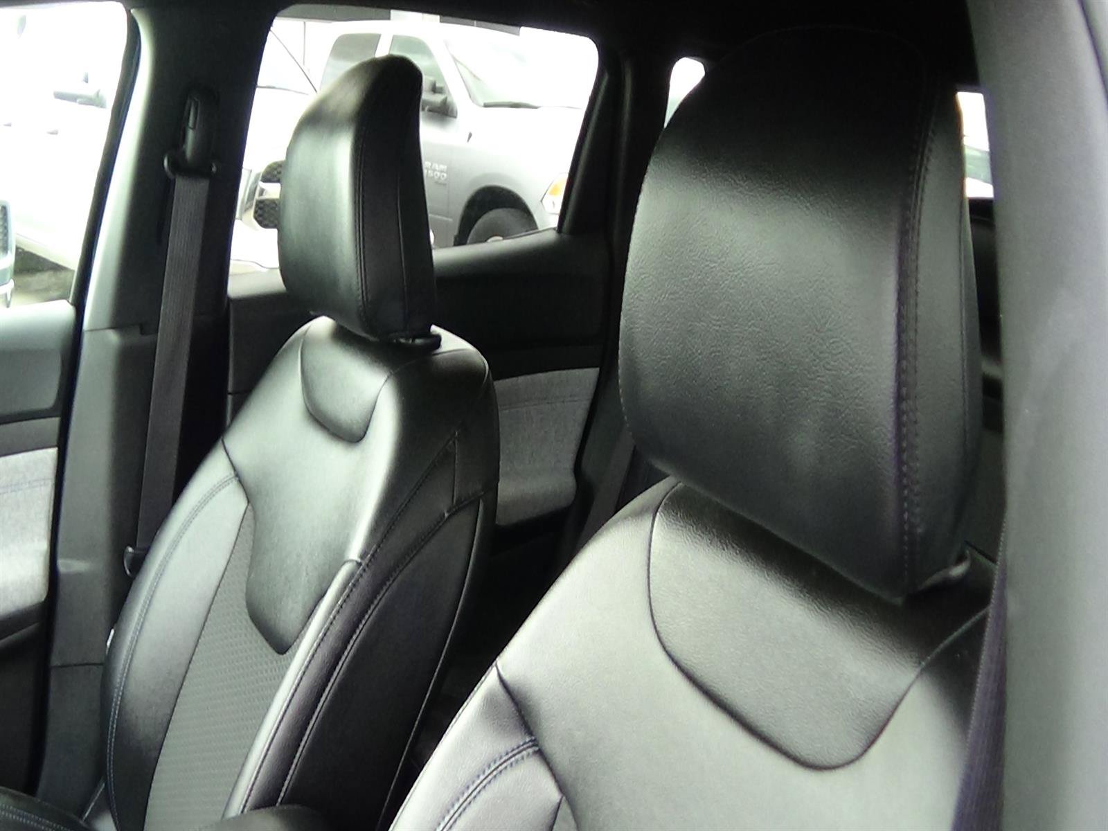 Used 2025 Jeep Compass Latitude AWD/4WD image 18