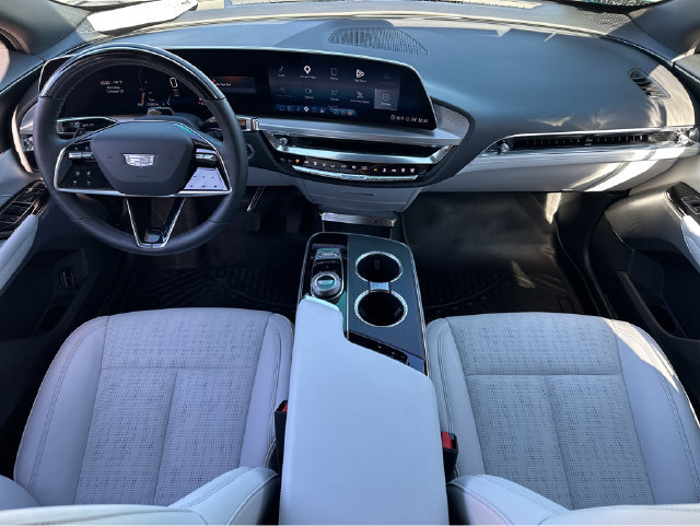 Certified 2024 Cadillac Lyriq Luxury AWD/4WD image 8