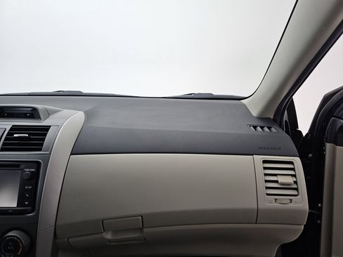 Used 2013 Toyota Corolla LE image 16