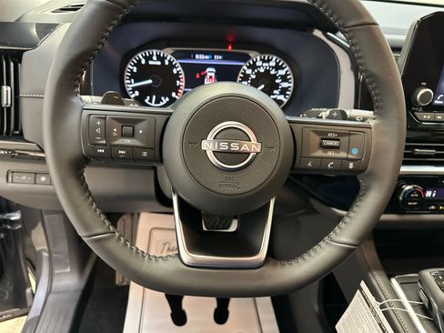 New 2025 Nissan Pathfinder SV image 10