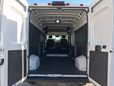 Used 2025 RAM ProMaster 2500 w/ Convenience Group FWD image 7