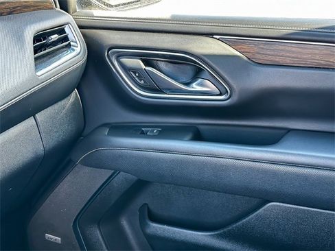 Used 2024 Chevrolet Suburban Premier image 24
