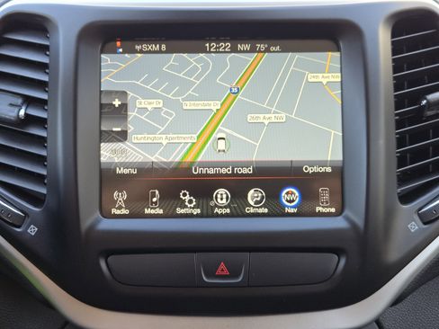 Used 2017 Jeep Cherokee Trailhawk image 19