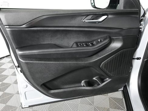 Used 2024 Jeep Grand Cherokee Altitude image 18