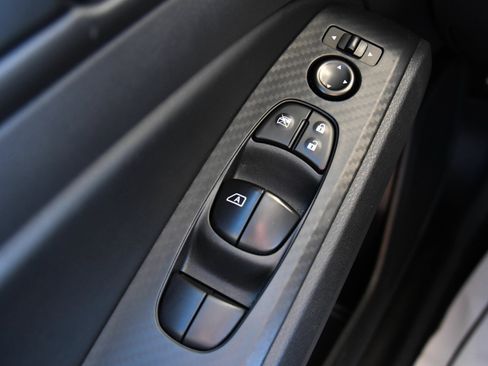 Used 2025 Nissan Altima 2.5 SV FWD image 32